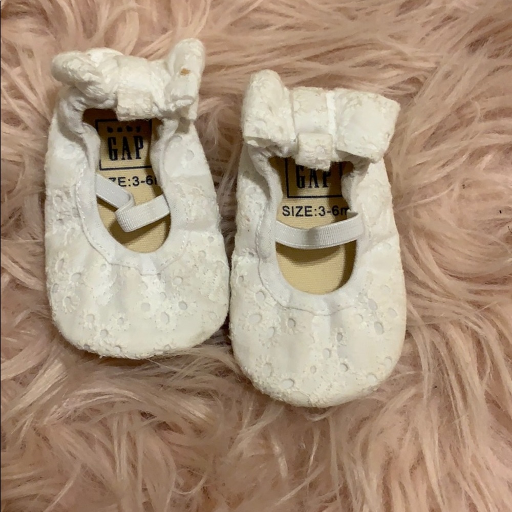 Baby gap shoes
